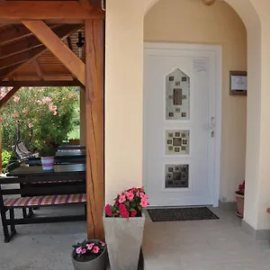 https://apartments-mirakul-lopar.primorje-gorskikotar.com